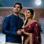 Couple under moonlight with Hindi love Shayari around them.